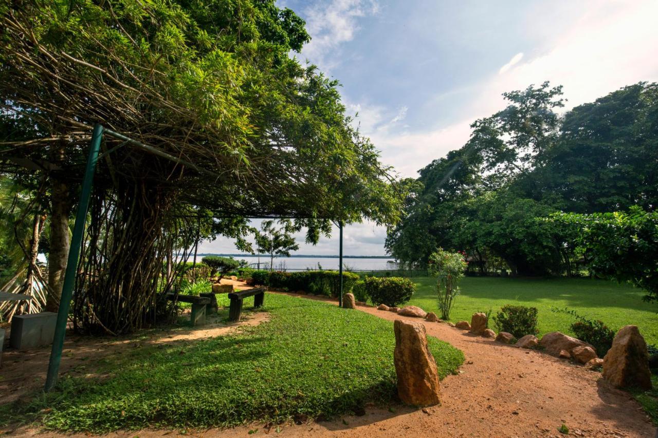Miridiya Lake Resort Anuradhapura Esterno foto