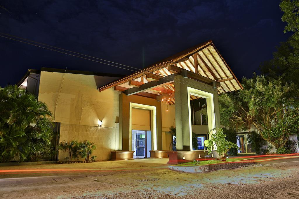 Miridiya Lake Resort Anuradhapura Esterno foto